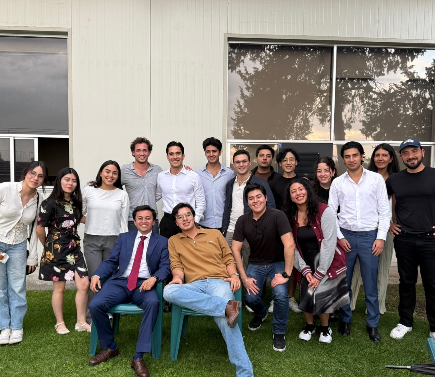 Erick y Jose Antonio Merchant Cervantes con sus estudiantes de Historia Económica de México en el ITAM